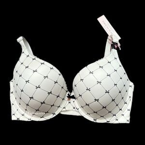 Victoria’s Secret Supersoft Satin Body Perfect Shape Push Up padded bra white